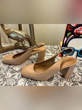 RKKINLEY-PU Block Heel, Beige, NWOB, sz. 7.5